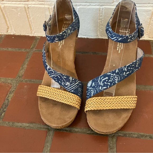 Tom’s Clarissa Wedge Sandals in Blue Batik textile with wrapped wedge 9.5 - Picture 4 of 9